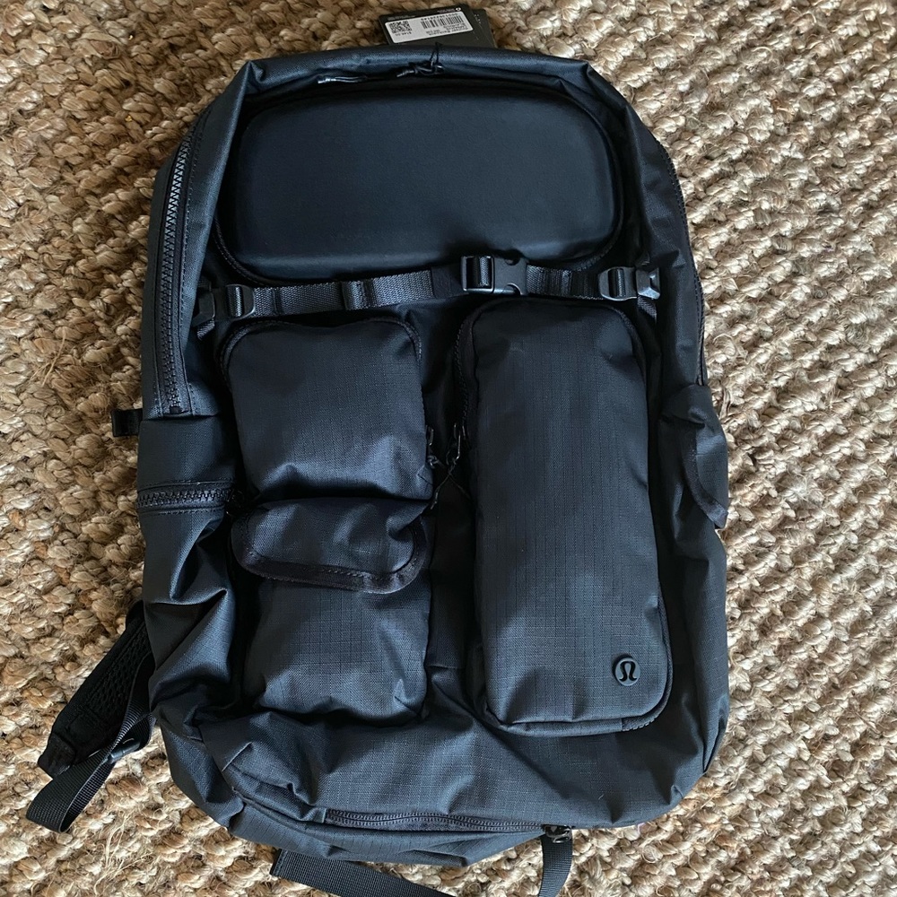 NWT Lululemon Cruiser Backpack in black